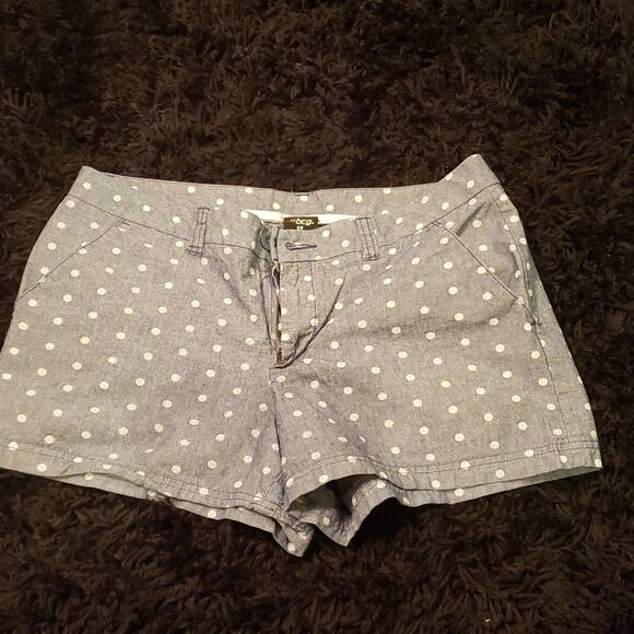 .BCG Women's pocket shorts. 2 front 2 back pockets. Size 12 Chambray blue color - Picture 3 of 6